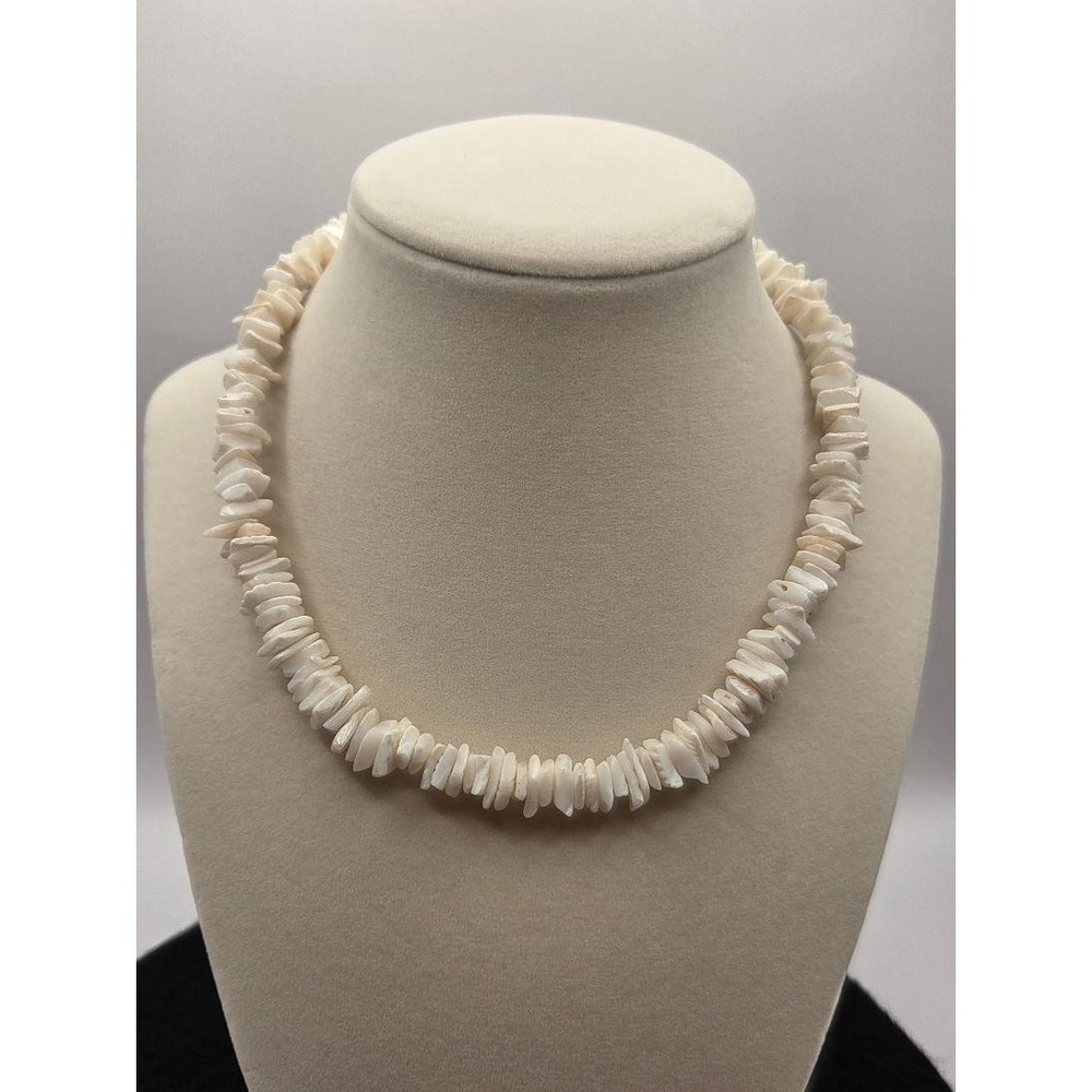 Vintage White Puka Shell Beaded Necklace 15.75 in Silver-Tone Barrel Clasp